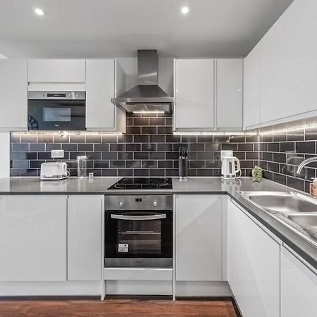 New Apartment 20 Mins From Waterloo London Bp36 Exterior photo