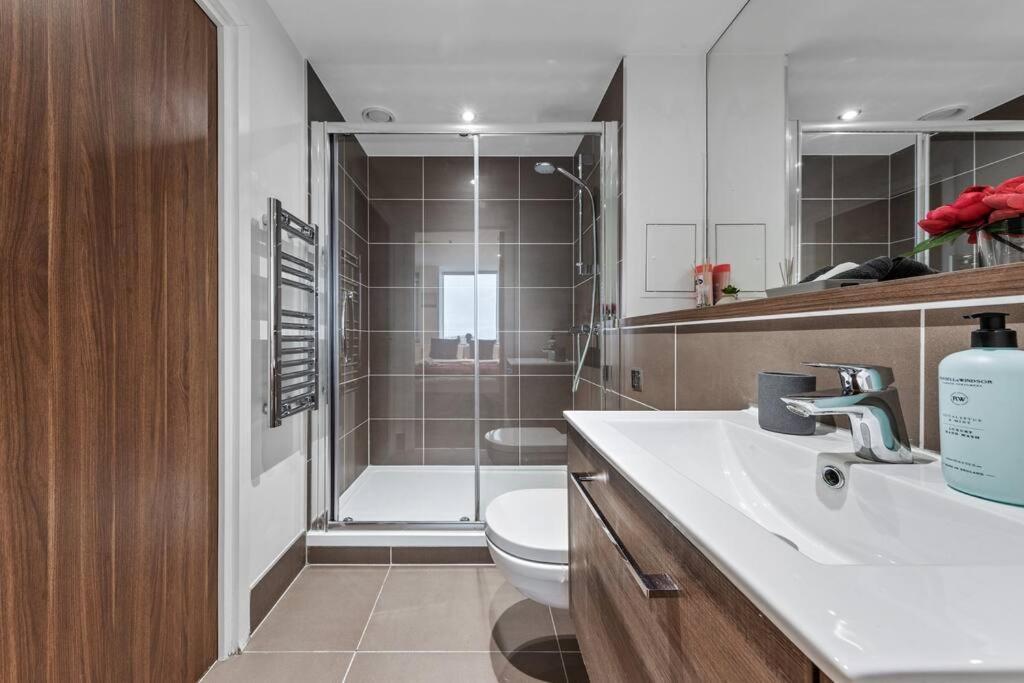New Apartment 20 Mins From Waterloo London Bp36 Exterior photo
