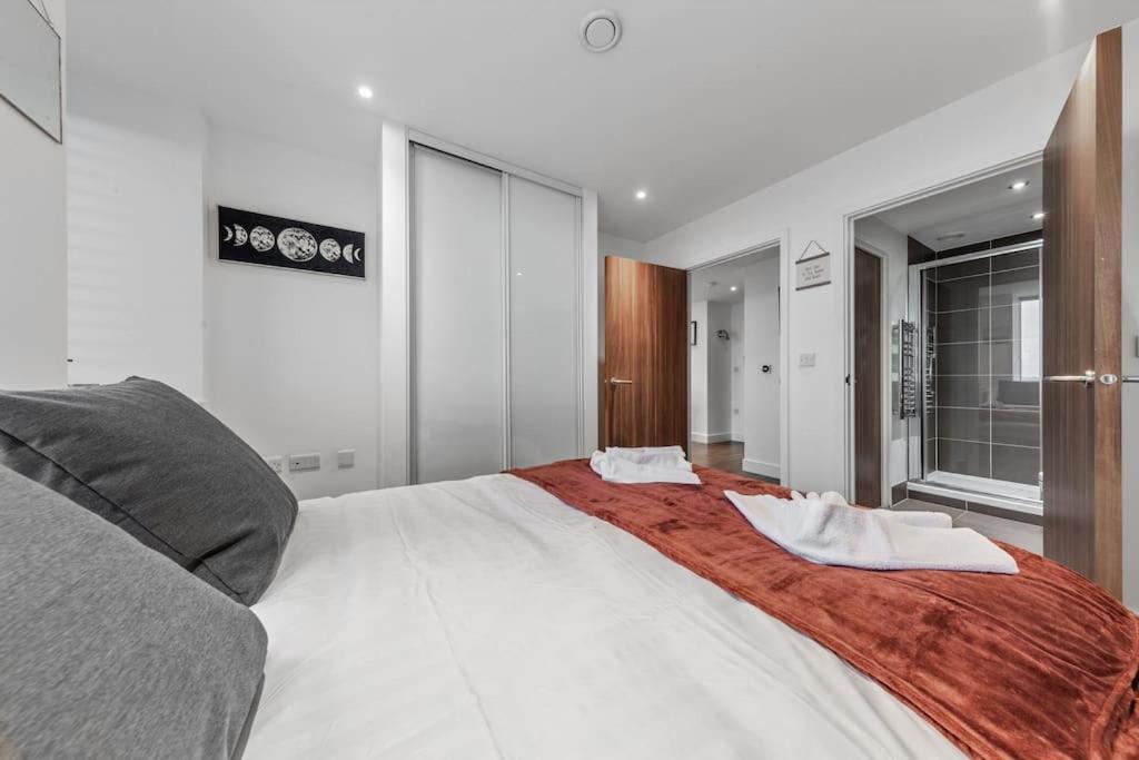 New Apartment 20 Mins From Waterloo London Bp36 Exterior photo