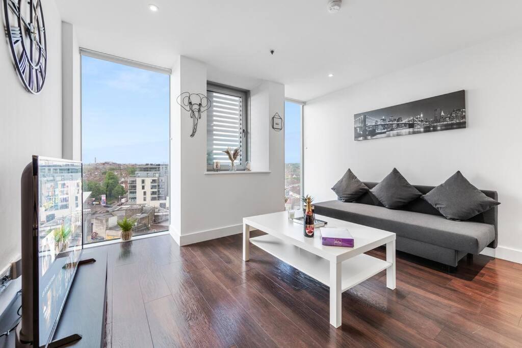 New Apartment 20 Mins From Waterloo London Bp36 Exterior photo